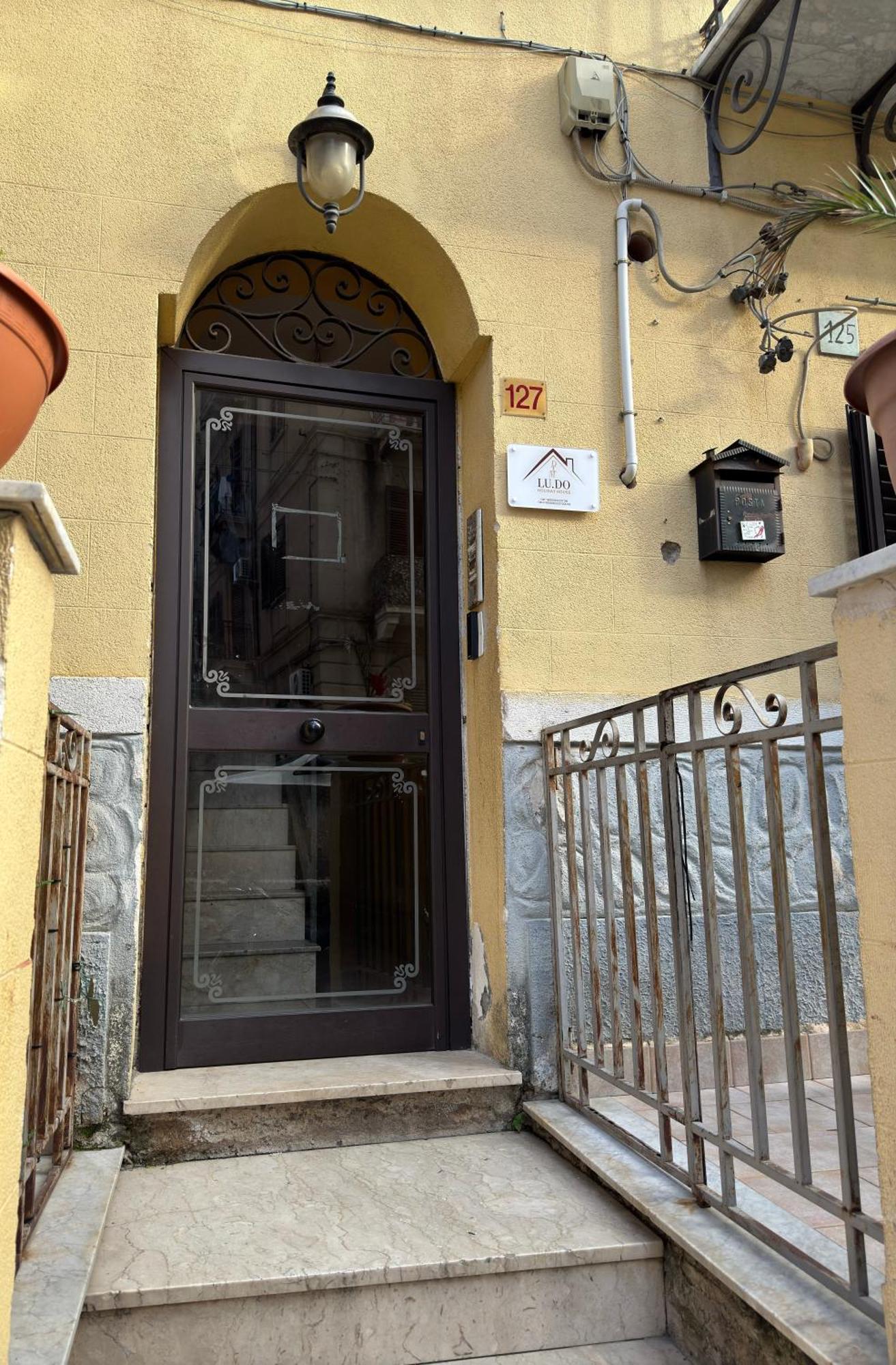Ludo Holiday House - Charming Con Patio A Due Passi Dalla Cattedrale Palermo Exterior foto